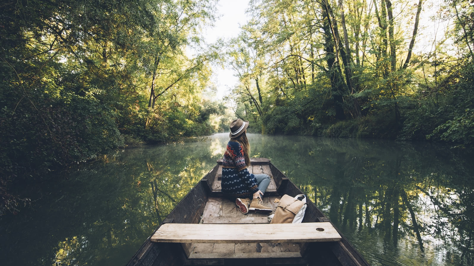 <p>Sillonner les eaux peu profondes et <br />claires du Grand Ried en barque</p>